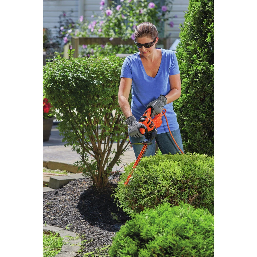 Black & Decker BEHT100 120V 3 Amp Brushed 16 In. Corded Hedge Trimmer 5 Black & Decker BEHT100 120V 3 Amp Brushed 16 In. Corded Hedge Trimmer - Image 3