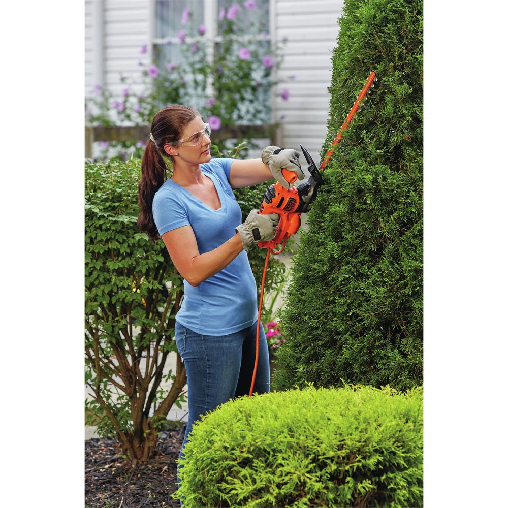 Black & Decker BEHT100 120V 3 Amp Brushed 16 In. Corded Hedge Trimmer 8 Black & Decker BEHT100 120V 3 Amp Brushed 16 In. Corded Hedge Trimmer - Image 6