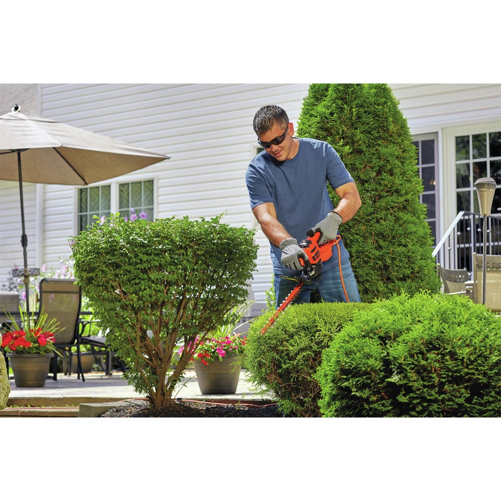 Black & Decker BEHT150 120V 3.2 Amp Brushed 17 In. Corded Hedge Trimmer 5 Black & Decker BEHT150 120V 3.2 Amp Brushed 17 In. Corded Hedge Trimmer - Image 3
