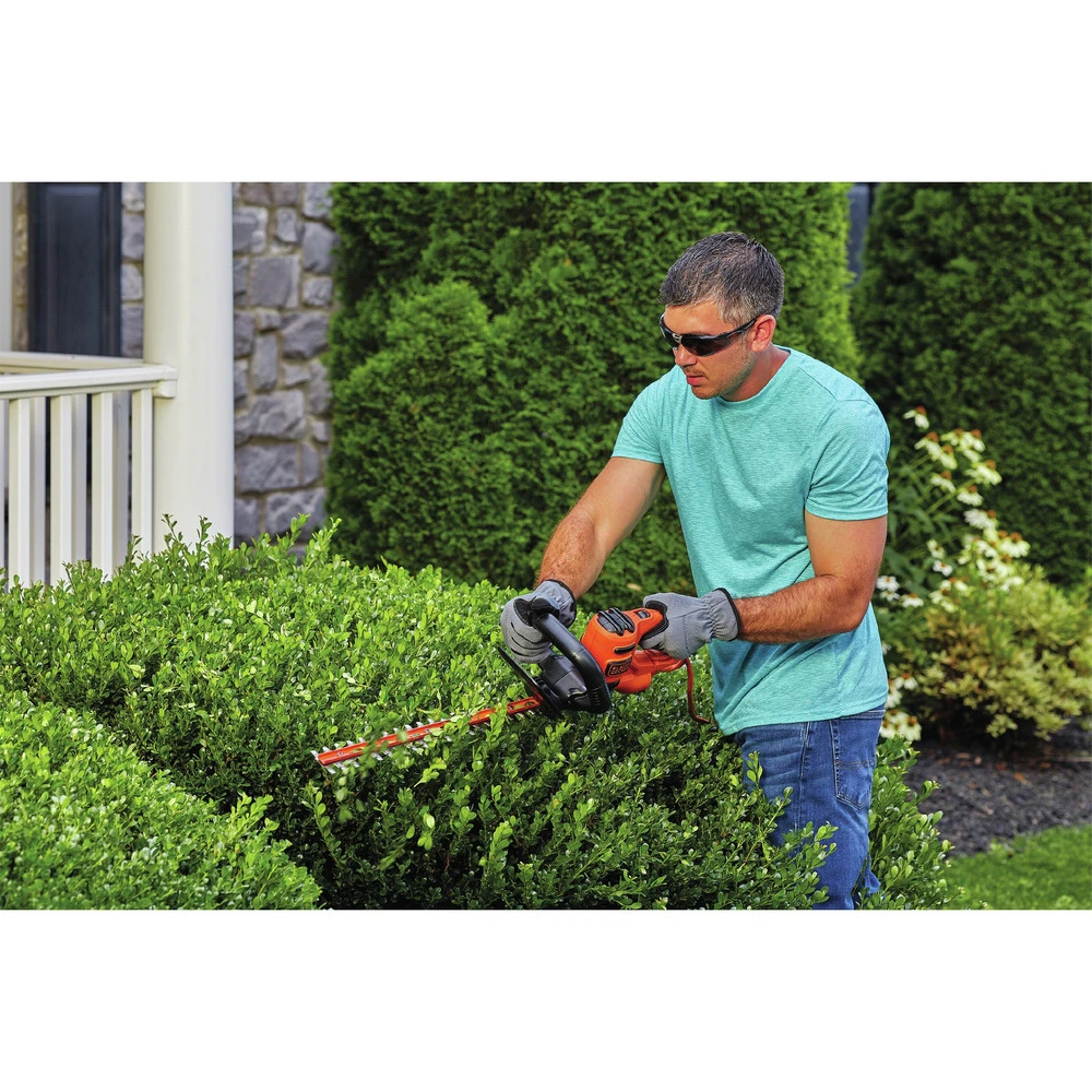 Black & Decker BEHT200 120V 3.5 Amp Brushed 18 In. Corded Hedge Trimmer 9 Black & Decker BEHT200 120V 3.5 Amp Brushed 18 In. Corded Hedge Trimmer - Image 7