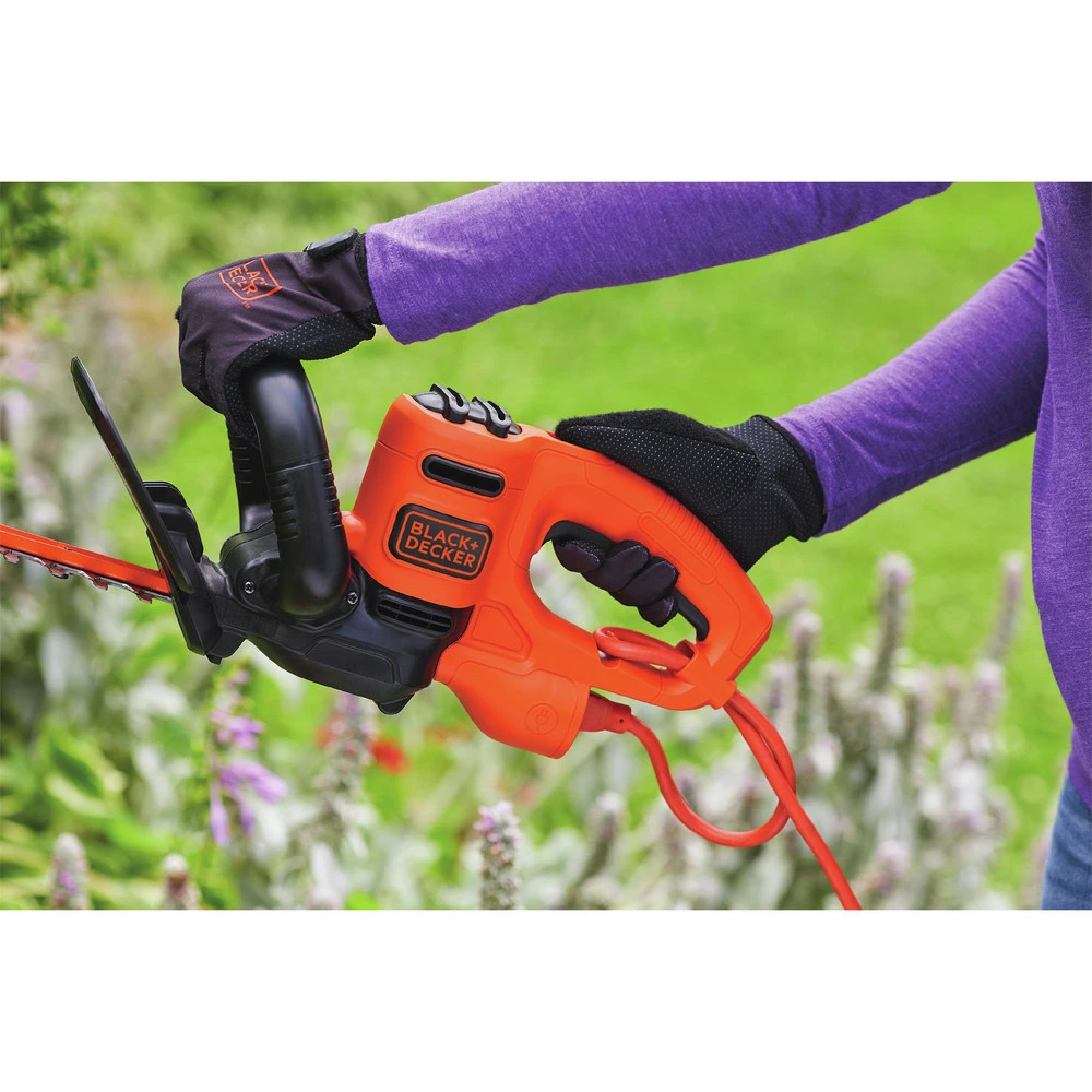 Black & Decker BEHT200 120V 3.5 Amp Brushed 18 In. Corded Hedge Trimmer 10 Black & Decker BEHT200 120V 3.5 Amp Brushed 18 In. Corded Hedge Trimmer - Image 8