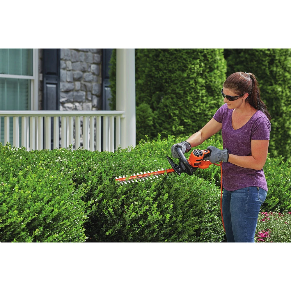 Black & Decker BEHT350 120V 4 Amp Brushed 22 In. Corded Hedge Trimmer 6 Black & Decker BEHT350 120V 4 Amp Brushed 22 In. Corded Hedge Trimmer - Image 4