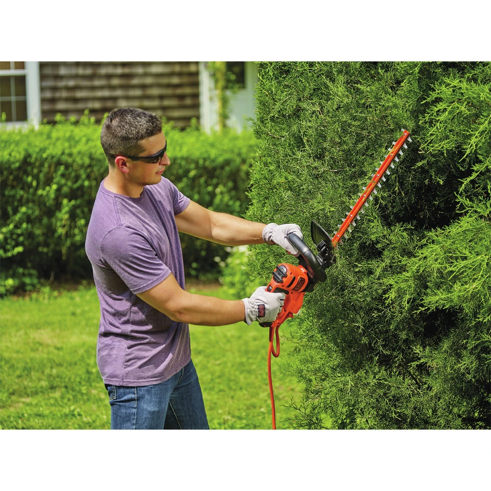 Black & Decker BEHT350 120V 4 Amp Brushed 22 In. Corded Hedge Trimmer 8 Black & Decker BEHT350 120V 4 Amp Brushed 22 In. Corded Hedge Trimmer - Image 6