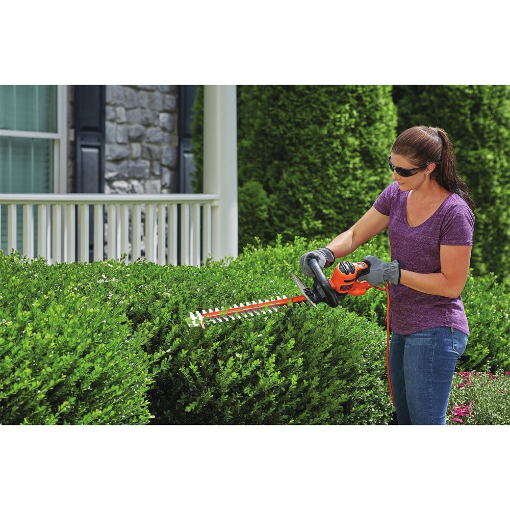 Black & Decker BEHTS300 SAWBLADE 120V 3.8 Amp Brushed 20 In. Corded Hedge Trimmer 6 Black & Decker BEHTS300 SAWBLADE 120V 3.8 Amp Brushed 20 In. Corded Hedge Trimmer - Image 4