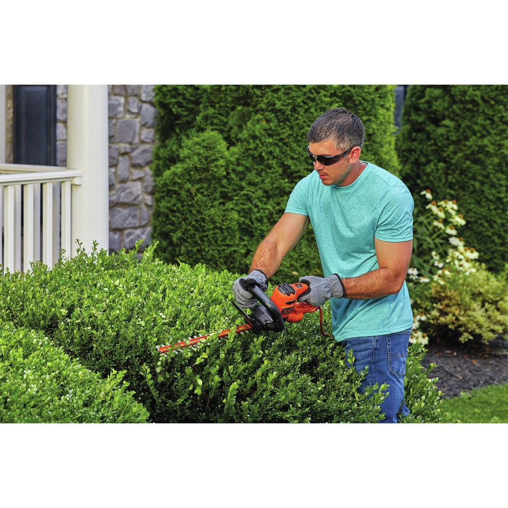 Black & Decker BEHTS300 SAWBLADE 120V 3.8 Amp Brushed 20 In. Corded Hedge Trimmer 11 Black & Decker BEHTS300 SAWBLADE 120V 3.8 Amp Brushed 20 In. Corded Hedge Trimmer - Image 9