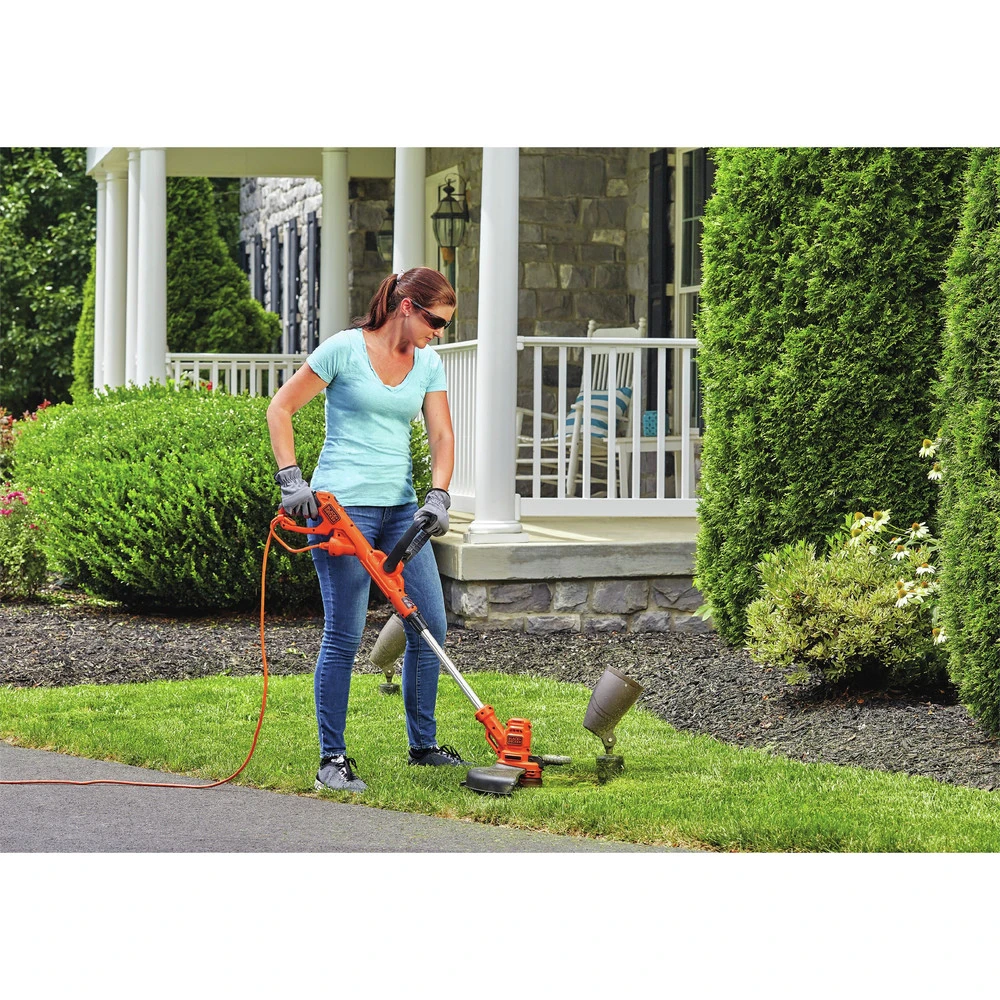 Black & Decker BESTE620 POWERCOMMAND 120V 6.5 Amp Brushed 14 In. Corded String Trimmer/Edger With EASYFEED 11 Black & Decker BESTE620 POWERCOMMAND 120V 6.5 Amp Brushed 14 In. Corded String Trimmer/Edger With EASYFEED - Image 9