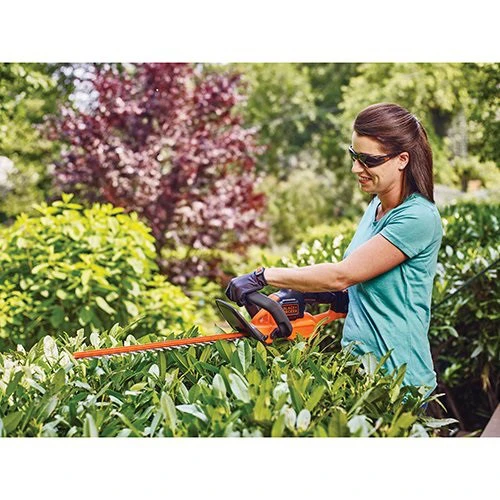 Black & Decker LHT341FF 40V MAX Cordless Lithium-Ion 24 In. POWERCUT Hedge Trimmer Kit 6 Black & Decker LHT341FF 40V MAX Cordless Lithium-Ion 24 In. POWERCUT Hedge Trimmer Kit - Image 4