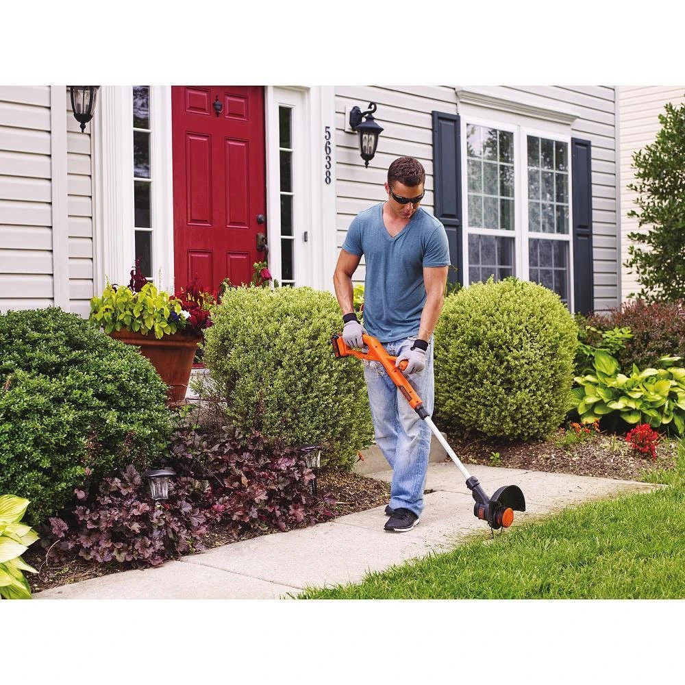 Black & Decker LST201 20V MAX Lithium-Ion 10 In. Cordless String Trimmer/Edger Kit (1.5 Ah) 5 Black & Decker LST201 20V MAX Lithium-Ion 10 In. Cordless String Trimmer/Edger Kit (1.5 Ah) - Image 3