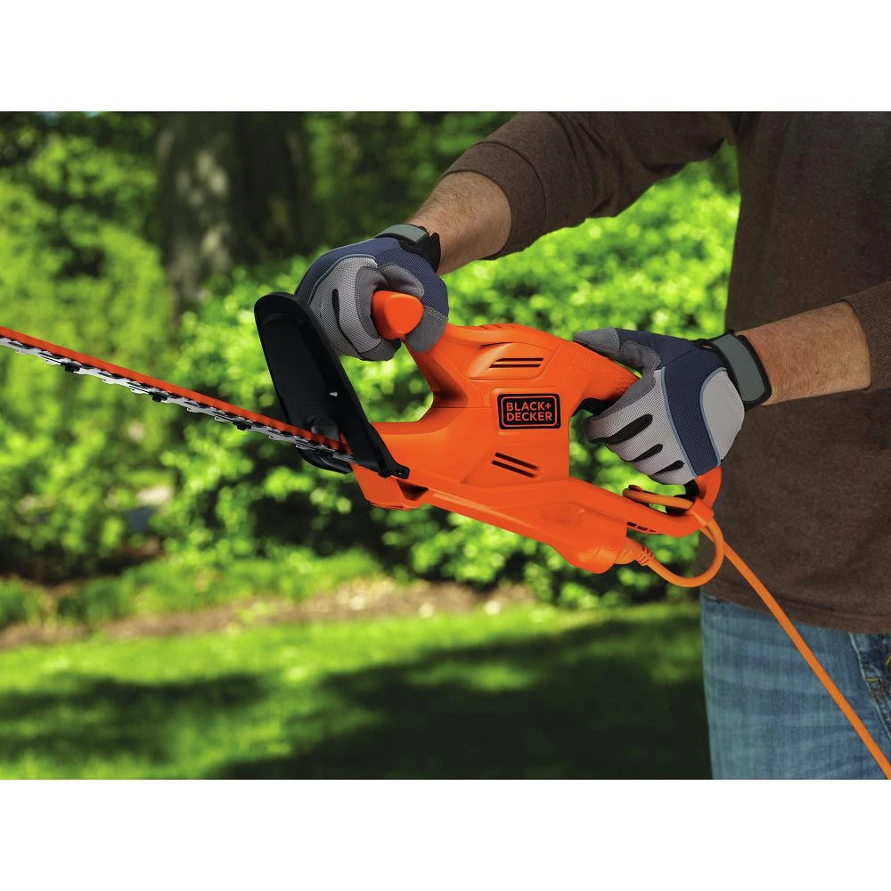 Black & Decker TR116 3 Amp Dual Action 16 In. Electric Hedge Trimmer 7 Black & Decker TR116 3 Amp Dual Action 16 In. Electric Hedge Trimmer - Image 5