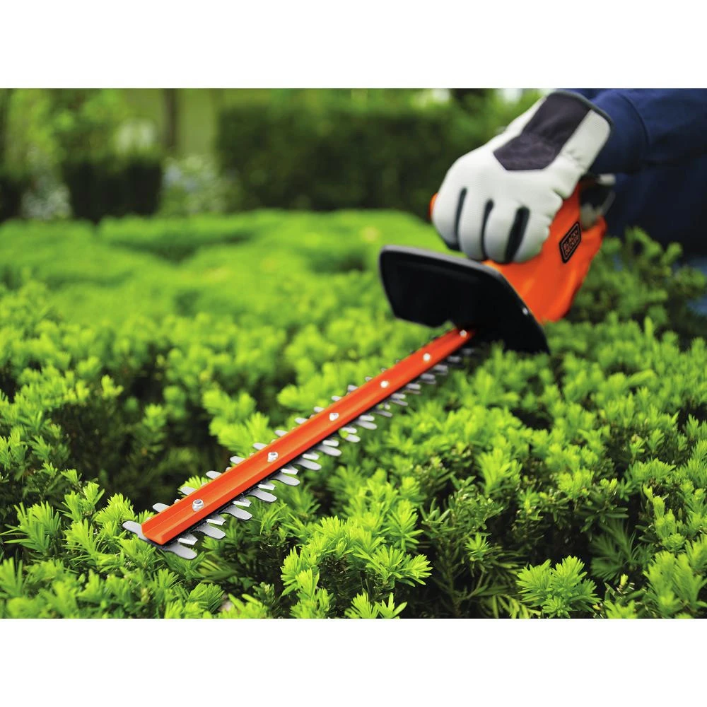 Black & Decker TR116 3 Amp Dual Action 16 In. Electric Hedge Trimmer 8 Black & Decker TR116 3 Amp Dual Action 16 In. Electric Hedge Trimmer - Image 6